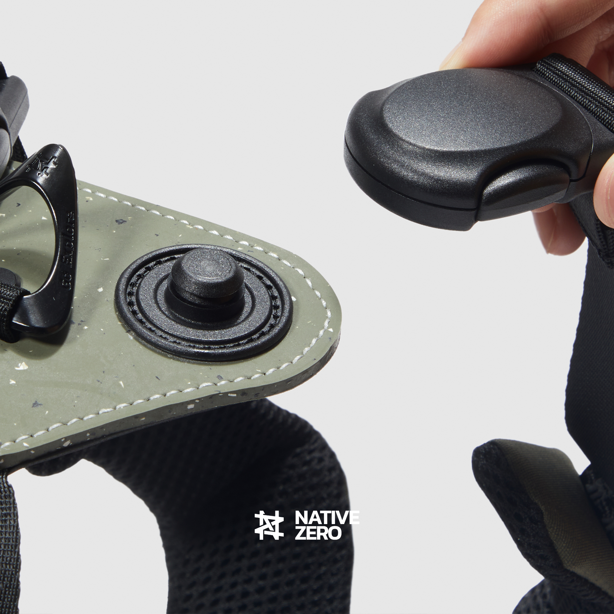 NOAH 1.5 Magnetic buckle close-up, quick-release snap on the FLEX-GRIND plate — NATIVE ZERO Canada