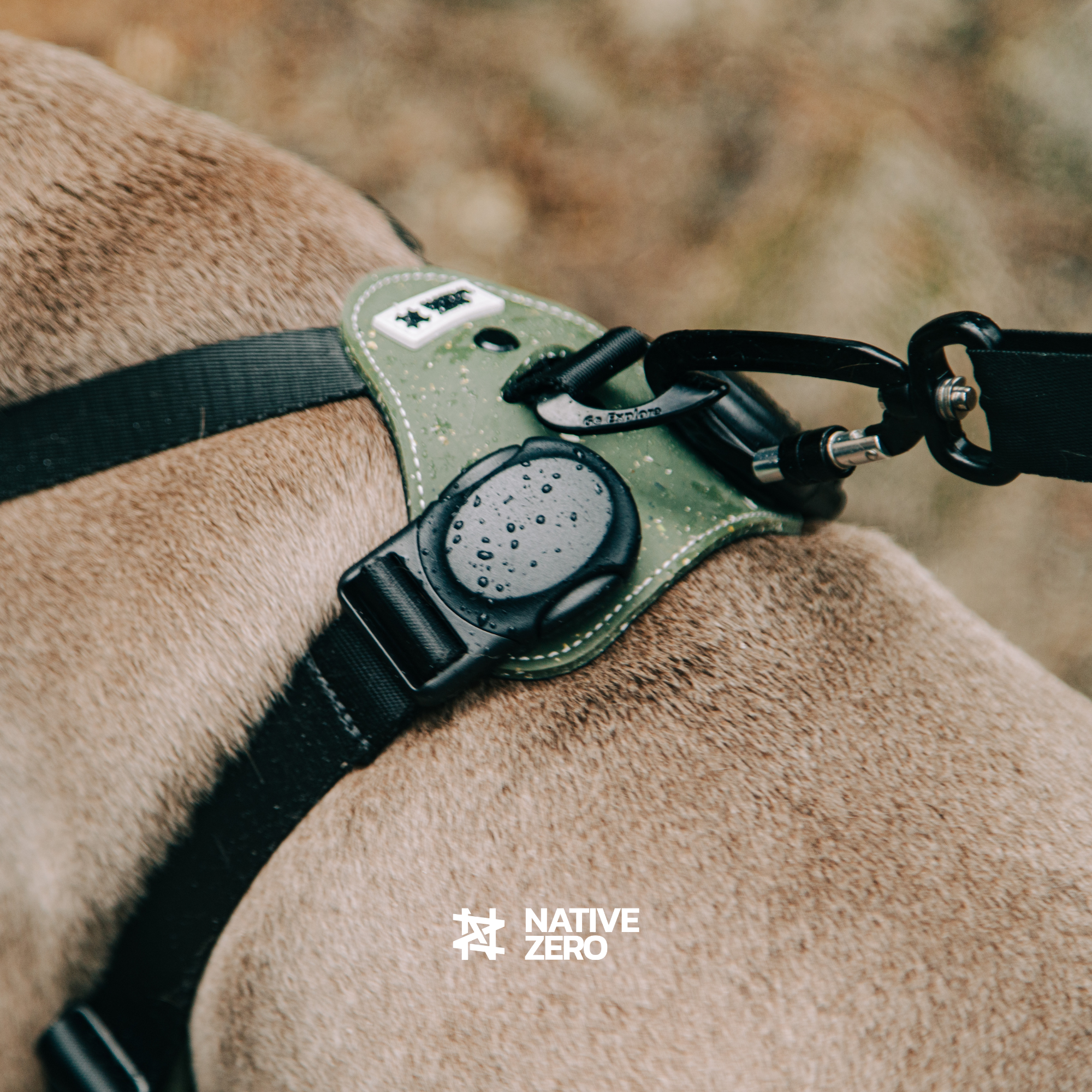 NOAH 1.5 FLEX-GRIND™ close-up with rain droplets, leash clip attached, outdoor setting, waterproof — NATIVE ZERO Canada